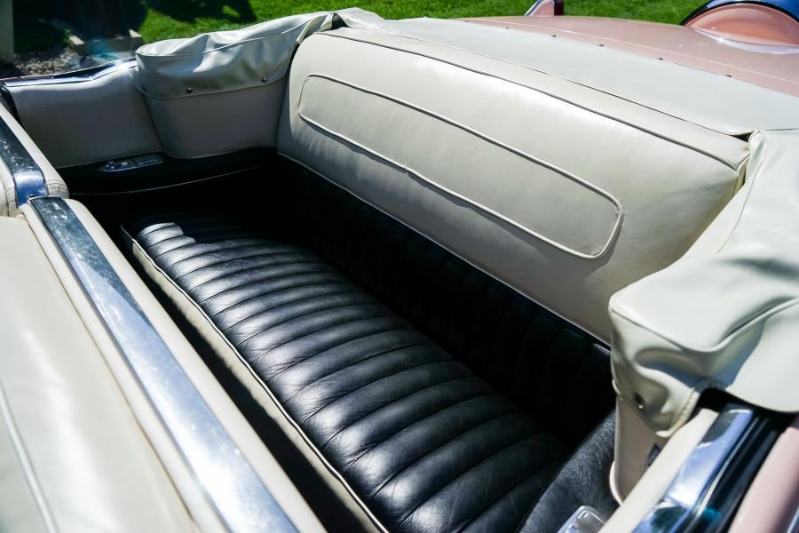 Детали интерьера Cadillac Series 62 Convertible (6267) 1956 года  (фото 9 из 52)